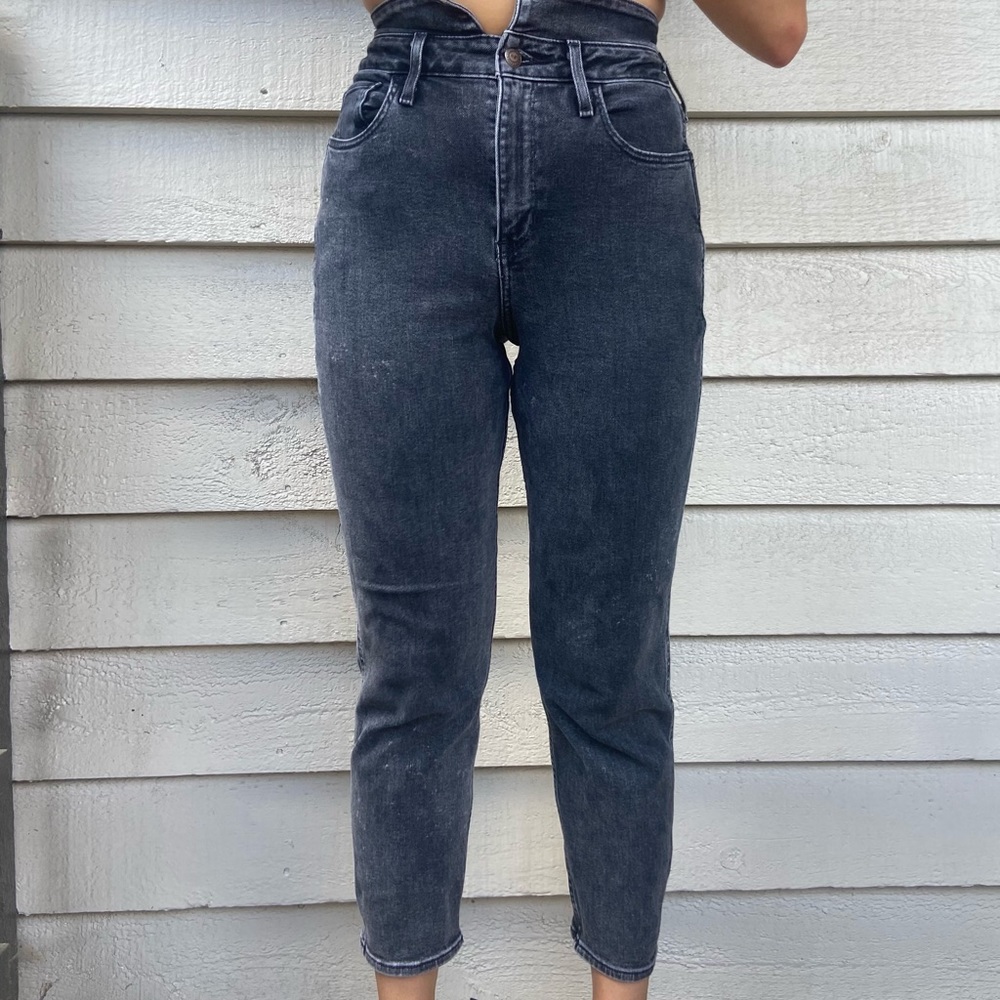 Hollister Ultra High-Rise Mom Jean
